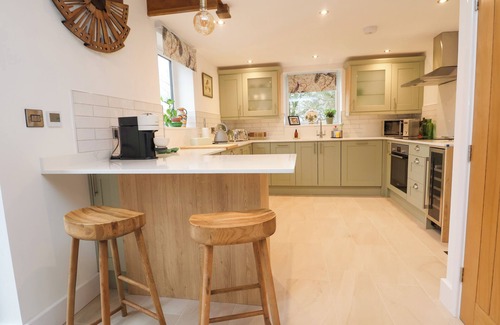 Loppington Cottage | SYLVA COTTAGE, pet friendly, with a garden in Cockshutt