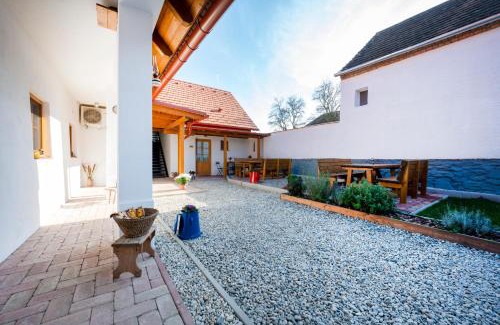 Horvatzsidany House | Szépapám háza