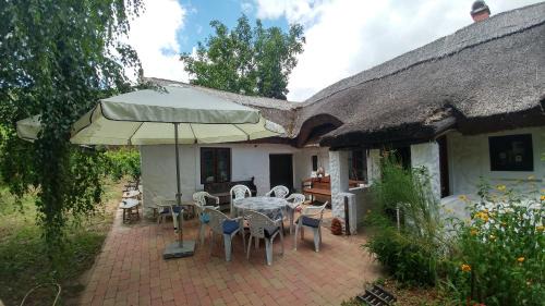 Szigliget House | Szigligeti Nádfedeles