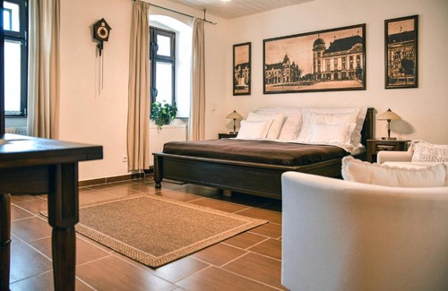 Szentes Bed & Breakfast | Szin-es Vendeghaz