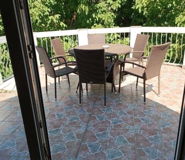 Balatonszabadi Apartment | Türkiz Apartman - 5 szobás 13 fős apartmanház 4km a Balaton- Balatonszabadi