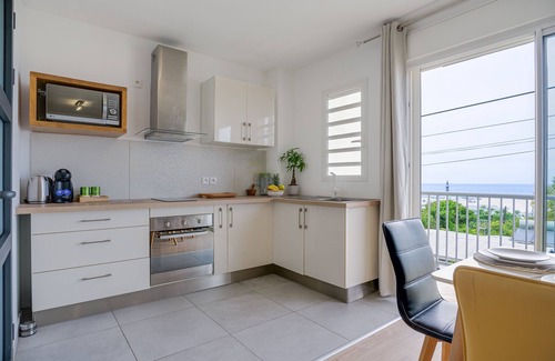La Reunion Apartment | T1 bis Neuf Meublé Avec Goût en Centre-ville Saint Pierre - Magnifique vue Mer !
