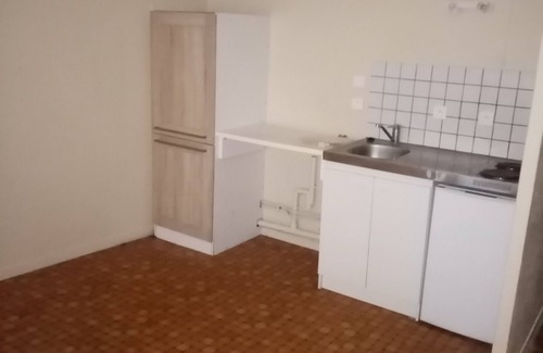 Baume-les-Dames Apartment | T1 Dans le Vieux Centre. Avec Salle de Bain Séparée et Baignoire. Spacieux Calme