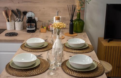 Martigues Apartment | T2 cosy et climatisé au cœur de la ville - La Golondrina