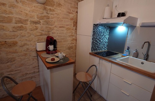 Faubourg North Apartment | T2 Cosy & Renovated 2 min from the Station - Pierres Apparentes & Tout Confort