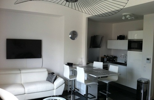 Arcachon Apartment | T2 DESIGN STANDING - DIRECT ACCESS TO THE BEACH - PARKING - VERY CLOSE TO TOWN CENTER