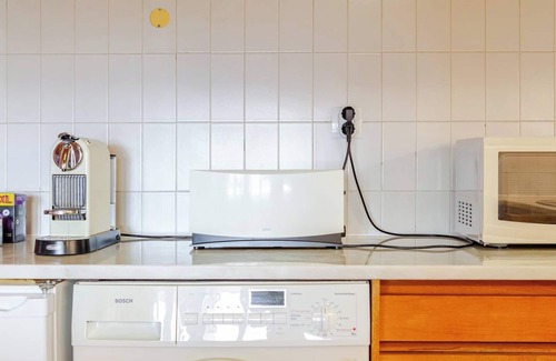 Sesimbra Apartment | T2 First line from the beach