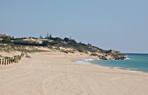Castelo Apartment | T2 Galé 500mts da praia Piscina e barbecue privados