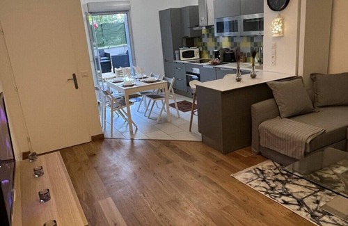 Epinay-sur-Seine Apartment | T2 jacuzzi 6 stade de France and porte de paris streetcar stations