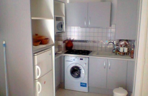 Argeles-sur-Mer Apartment | T2 quiet location, 200 m from the sea and the beach, shaded parking area all around