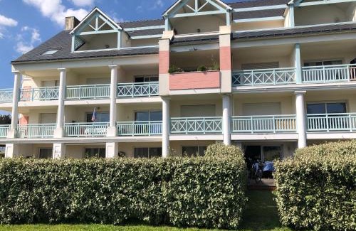 Guerande Apartment | T2 Rez de jardin piscine parking La Baule