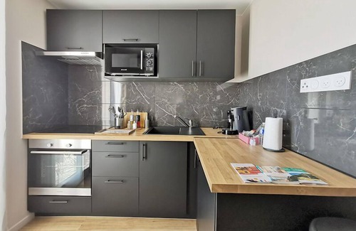 Moyen-Vernet Apartment | T2 with shower and king bed