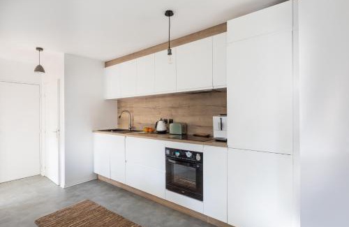 Besancon Apartment | T3 Calme - Idéal Famille & Pros - Parking - Jardin - WiFi - Netflix