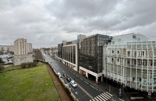 Saint-Vincent Apartment | T3 Centre Ville au Pied de la Gare et du Centre Commercial Tout Inclus !