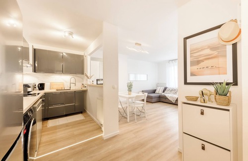 Saint-Ouen-l'Aumone Apartment | T3 Terrasse parking- Paris 35 min - face gare St ouen l'aumône