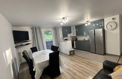 Choisy-le-Roi Apartment | T4 15 min from Notre-Dame by RER C - 3 bedrooms.