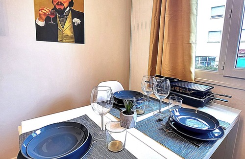 Fontaine Apartment | T4 Tram Mairie 3 Chambres 3 Lits Doubles, Facile Pour se Garer