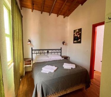 Ayvalik City Center House | Taş Bahçe