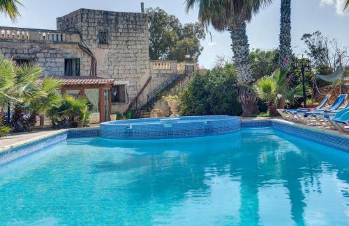 Ghaxaq Villa | Ta Karag Villa - Countryside Escape - Pool & Tennis