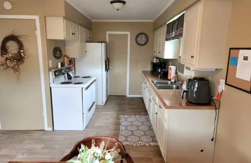 Patton Cottage | Tackett's Cottage by Lake and State Park