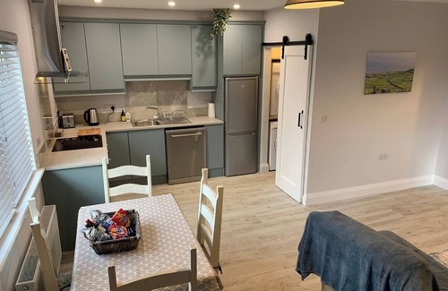 Inagh Cottage | Tadgh's Cottage nNear the Cliffs and Beaches