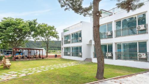 Kujanggul House | taean yeonpo haibada pension