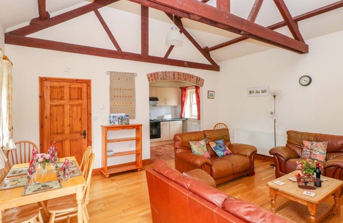 Pont-ar-gothi Cottage | TAF COTTAGE, pet friendly, with hot tub in Llandeilo