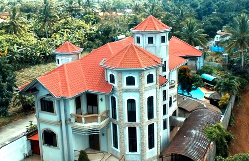 Silang House | Tagaytay Farm Hills 500+ sq m House In Gated Res'd'l Area, family friendly+pool