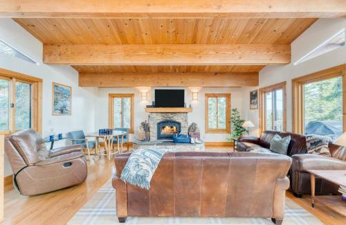 Chamberlands House | Tahoe Timber by AvantStay Beach Lake Access