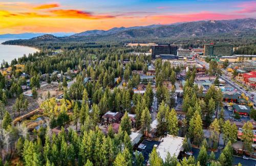 South Lake Tahoe Villa | Tahoe Woods 502 at Stateline Lake Heavenly Village