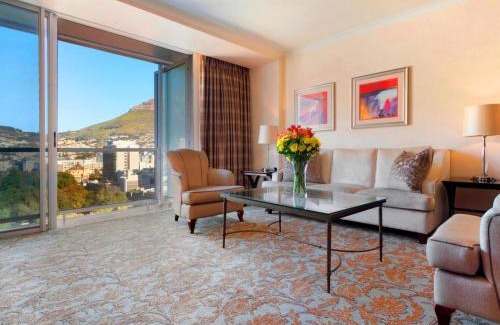 Bo'Kaap Apartment | Taj Residence suite 1408 - double deluxe suite with lounge for 4 guests - stunning Table Mtn views