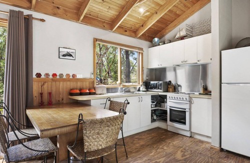 Moggs Creek Cottage | Tajm - Bush Views and a Flat Walk to the Beach