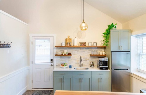 Intercourse Cottage | Take your getaway at this magical oasis, central to "everything"