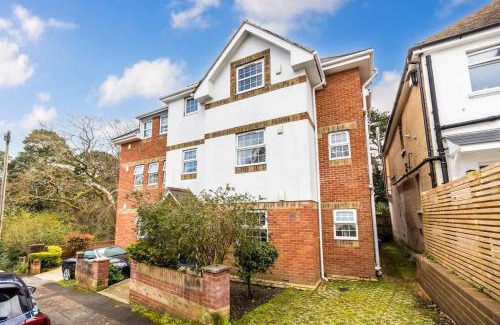 Westbourne Apartment | Take Your Time - Woodland Walk Moments from Alum Chine Beach