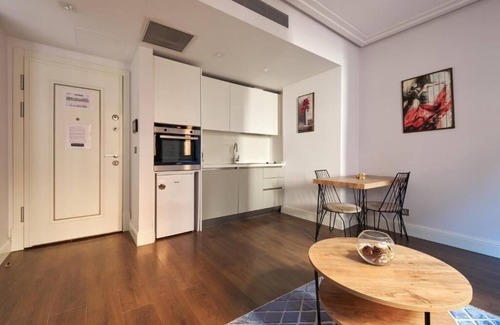 Talimhane Apartment | Taksim Lagirio Residence - Standard Triple Room
