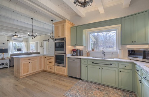 Ingles House | Tall Oak: a beautiful lakefront retreat on Claytor Lake in Virginia's New River Valley