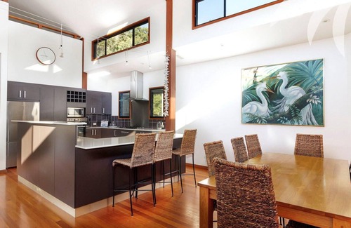 Elizabeth Beach House | Tallowood - Pacific Palms Holidays