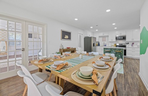 Tallahassee House | Tally's Sapphire - Sleeps12 - FSU/Capitol/Golf Club - Game Rm, Projector, Patio