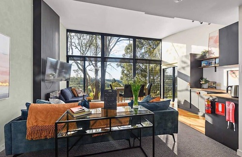 Grindelwald Apartment | Tamar Valley Treetop Retreat