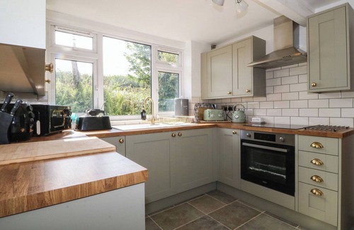 Brynrefail House | TAN Y MERDDYN, family friendly, country holiday cottage in Llanrug