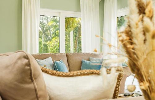 Deadmans Cay House | Tangerine Sunsets Long Island Santa Maria