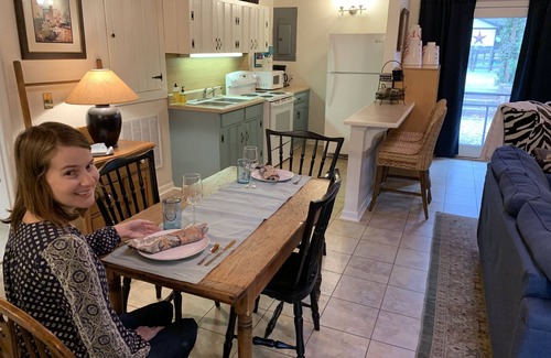 Southern Pines Apartment | Tanglewood Farm B&B-Horse & Hound Dog Friendly1 BR/2BA Private Apt on Horse Farm