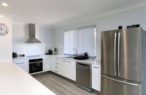 Bargara House | "Tanner St Retreat" Delightful home @ 22 Tanner Street Baragra