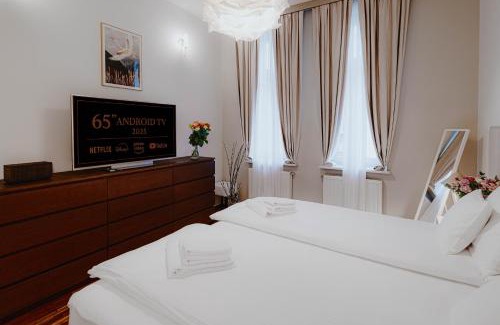 City Centre Apartment | Tarlowska - Free Parking - Near Castle, Main Square & River - 3 bedroom, loggia, 2xTV 4K