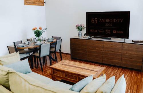 City Centre Apartment | Tarlowska - Free Parking - Near Castle, Main Square & River - 3 bedroom, loggia, 2xTV 4K