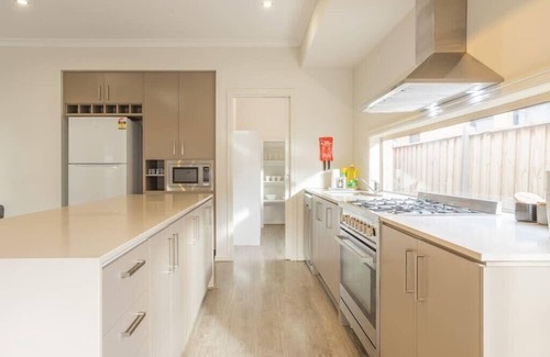 Tarneit House | Tarneit Delight - Familial 4 bedrooms Home