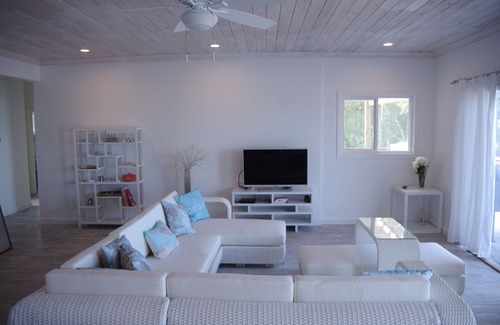 Tarpum Bay Villa | Tarpum Bay, Bahamas -NEW Luxury beachfront villa with private hot tub and beach