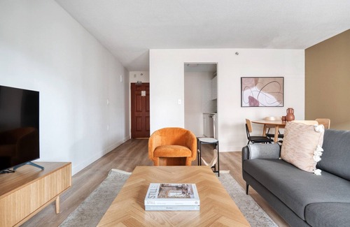 Allston Apartment | Tasteful Allston 2BR, nr Boston U & Green Line, by Blueground