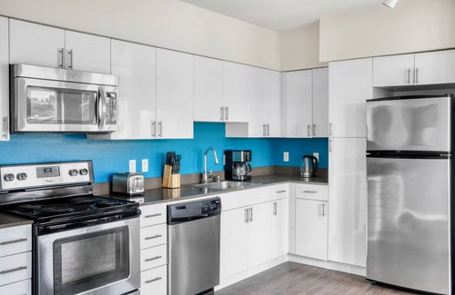 West Woodland Apartment | Tasteful Ballard 2BR w/BBQ, Lounge & W/D, onsite retail, by Blueground