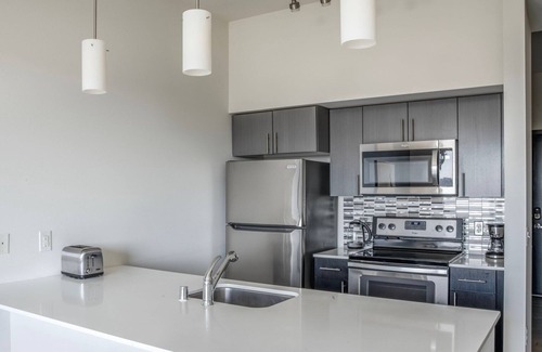 Northeast Bellevue Apartment | Tasteful Bellevue Jr 1BR w/Firepits & Games, nr Dining, by Blueground